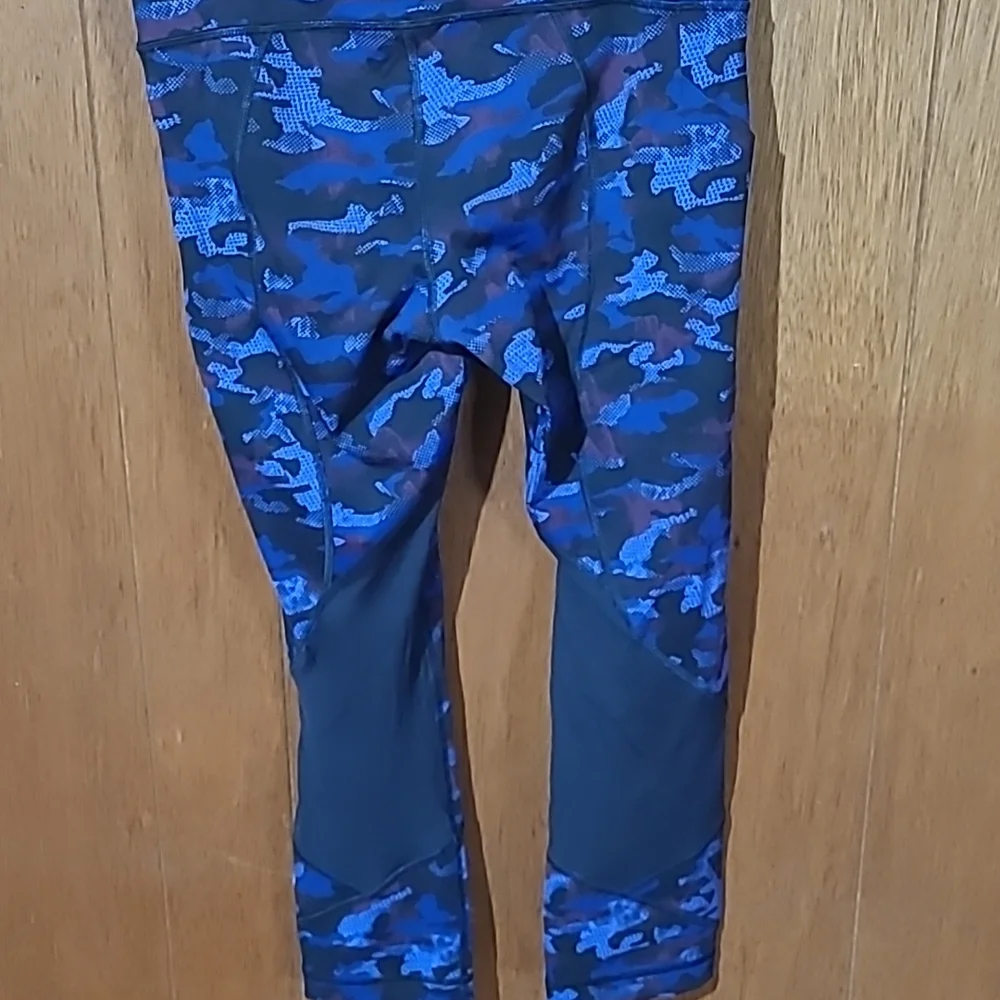 Lululemon camo leggings - Picture 6 of 7